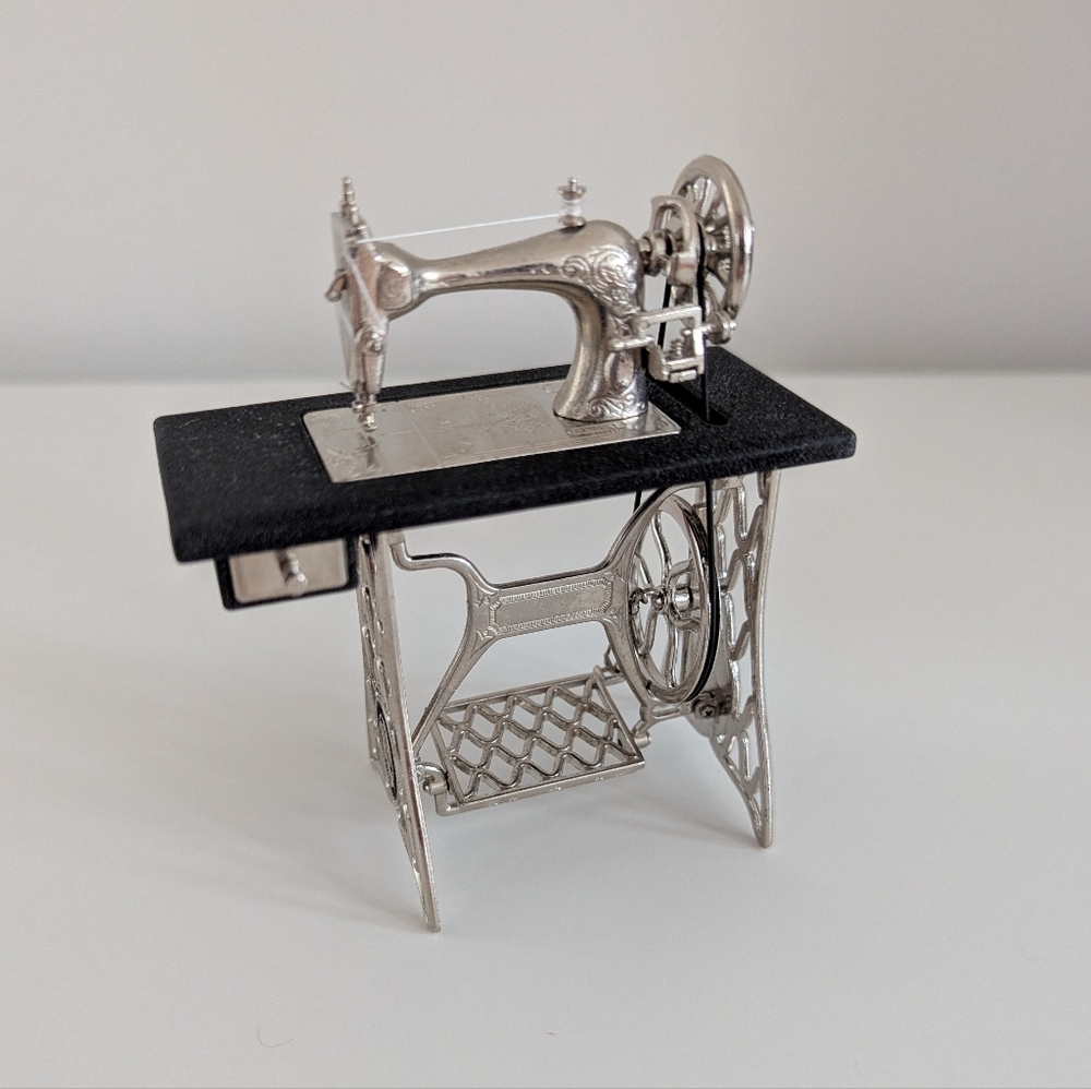 Vintage Miniature Sewing Machine Decor
